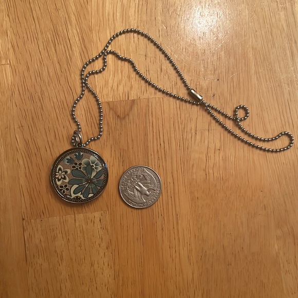 Spirit Lala reversible pendant necklace - Picture 6 of 6